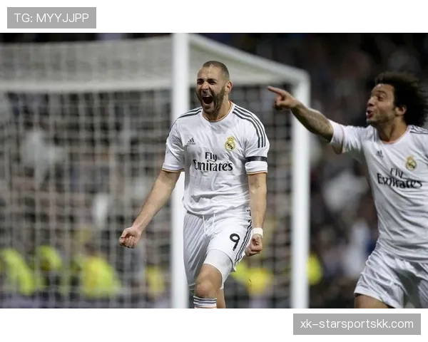 本泽马与伊瓜因的战术角色差异：全能前锋vs终结专家